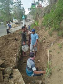 Pelaksanaan Kegiatan pembangunan Talud dan Saluran